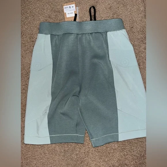 On Cloud Men Shorts - Picture 2 of 2